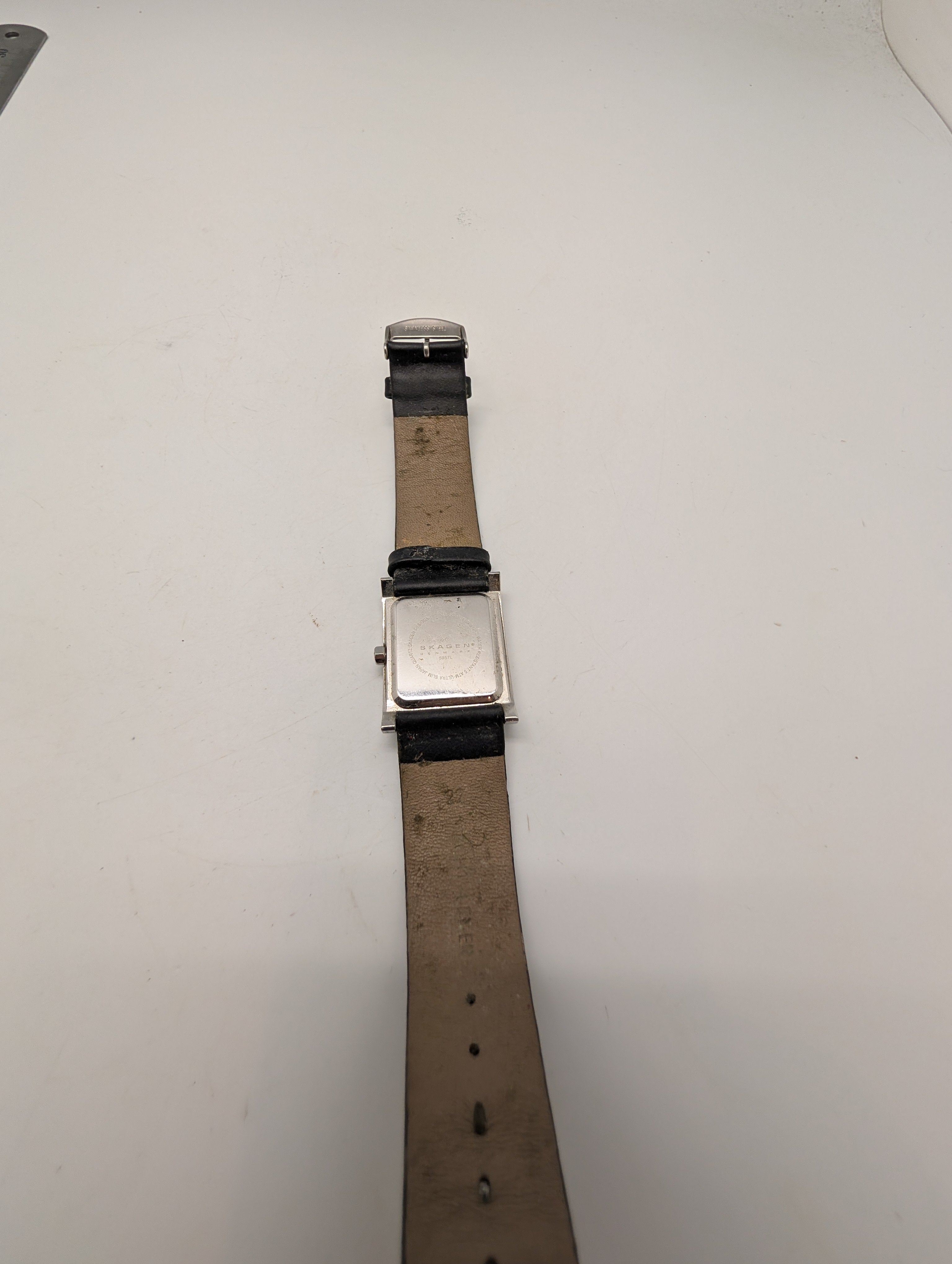 Skagen Denmark Steel firkantet herreur med sort læderrem