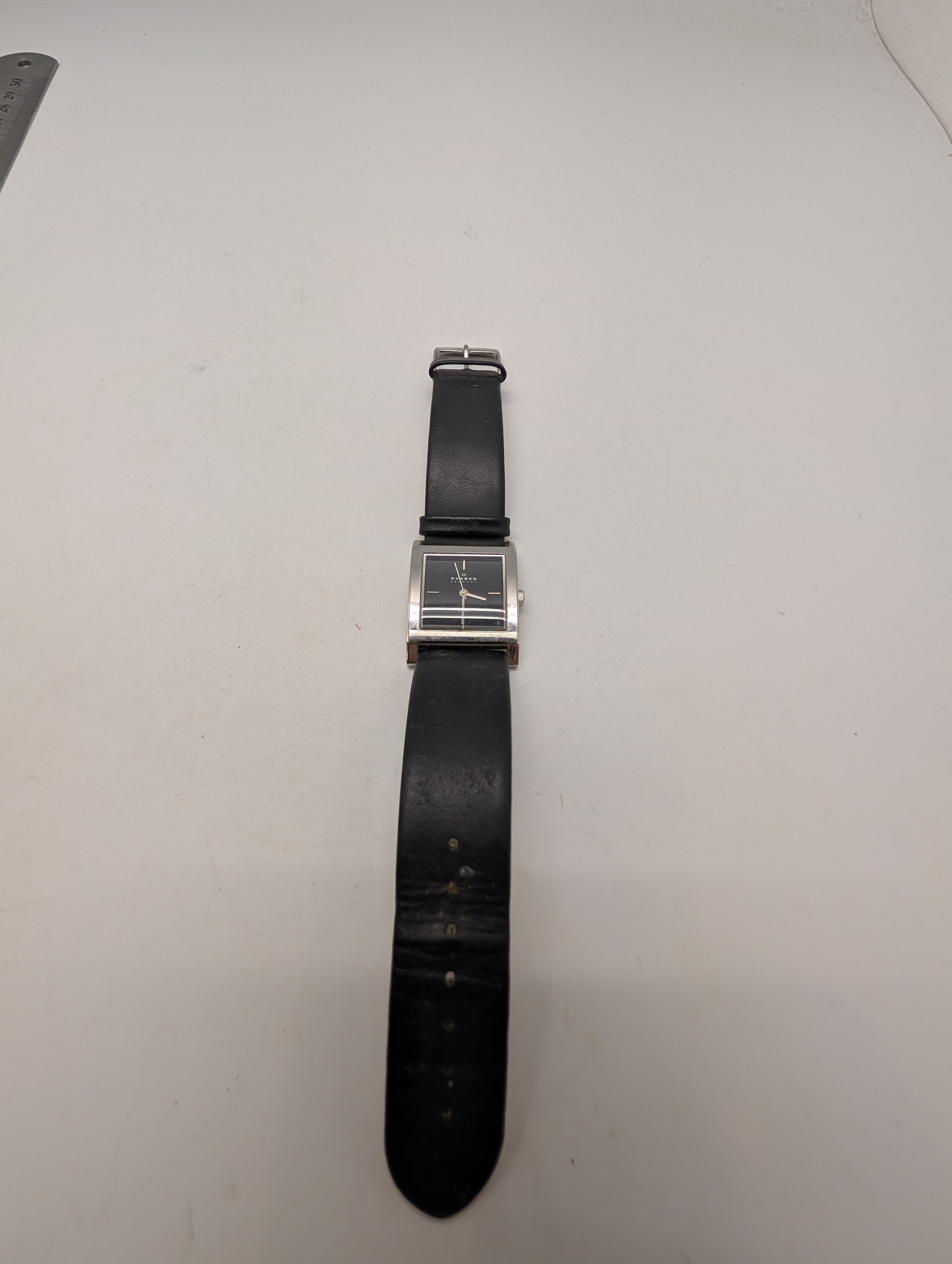 Skagen Denmark Steel firkantet herreur med sort læderrem