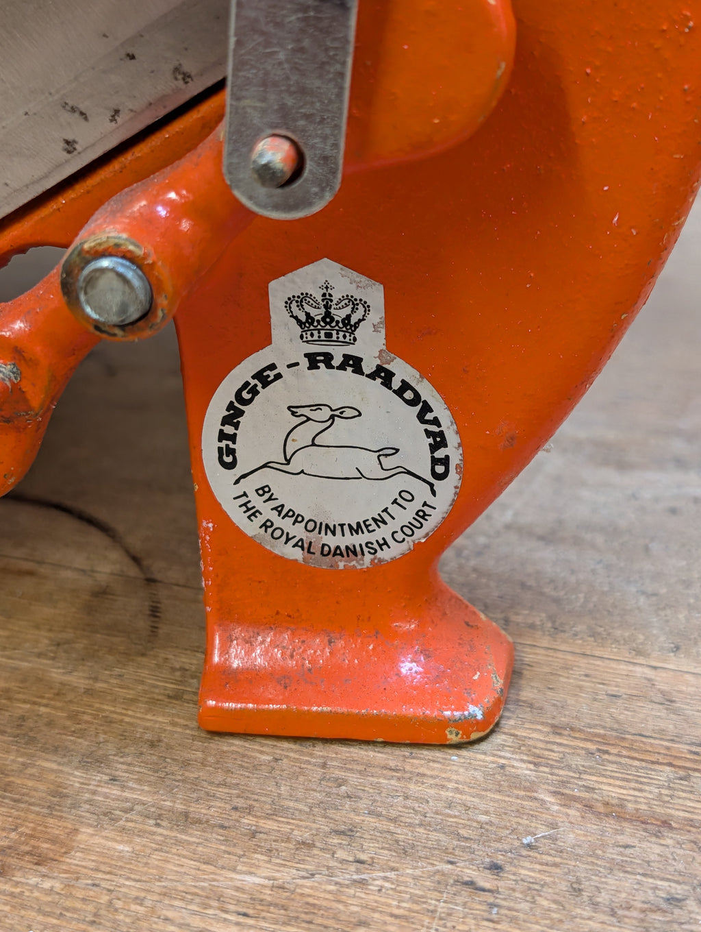 Raadvad Brødskærer Model 294 i Orange Støbejern