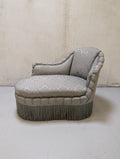 Fransk Louis XV-stil Chaiselong med Damaskbetræk og Frynser